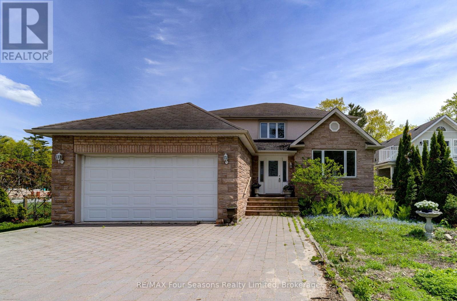 243 River Road E, Wasaga Beach, Ontario  L9Z 2L1 - Photo 2 - S12186595