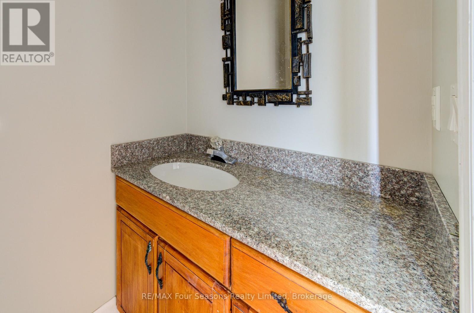 243 River Road E, Wasaga Beach, Ontario  L9Z 2L1 - Photo 20 - S12186595