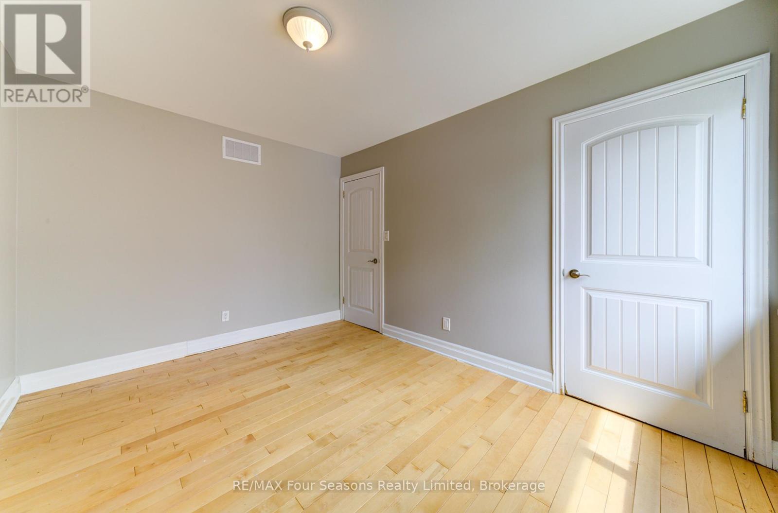 243 River Road E, Wasaga Beach, Ontario  L9Z 2L1 - Photo 24 - S12186595