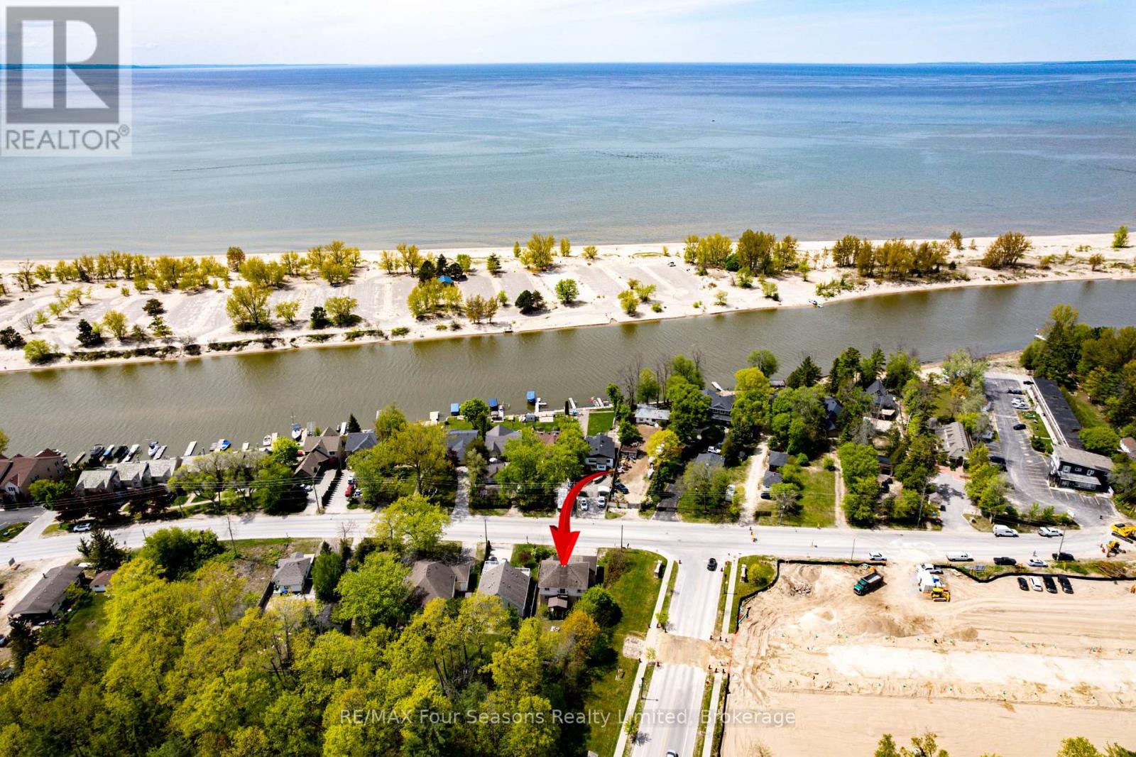 243 River Road E, Wasaga Beach, Ontario  L9Z 2L1 - Photo 3 - S12186595