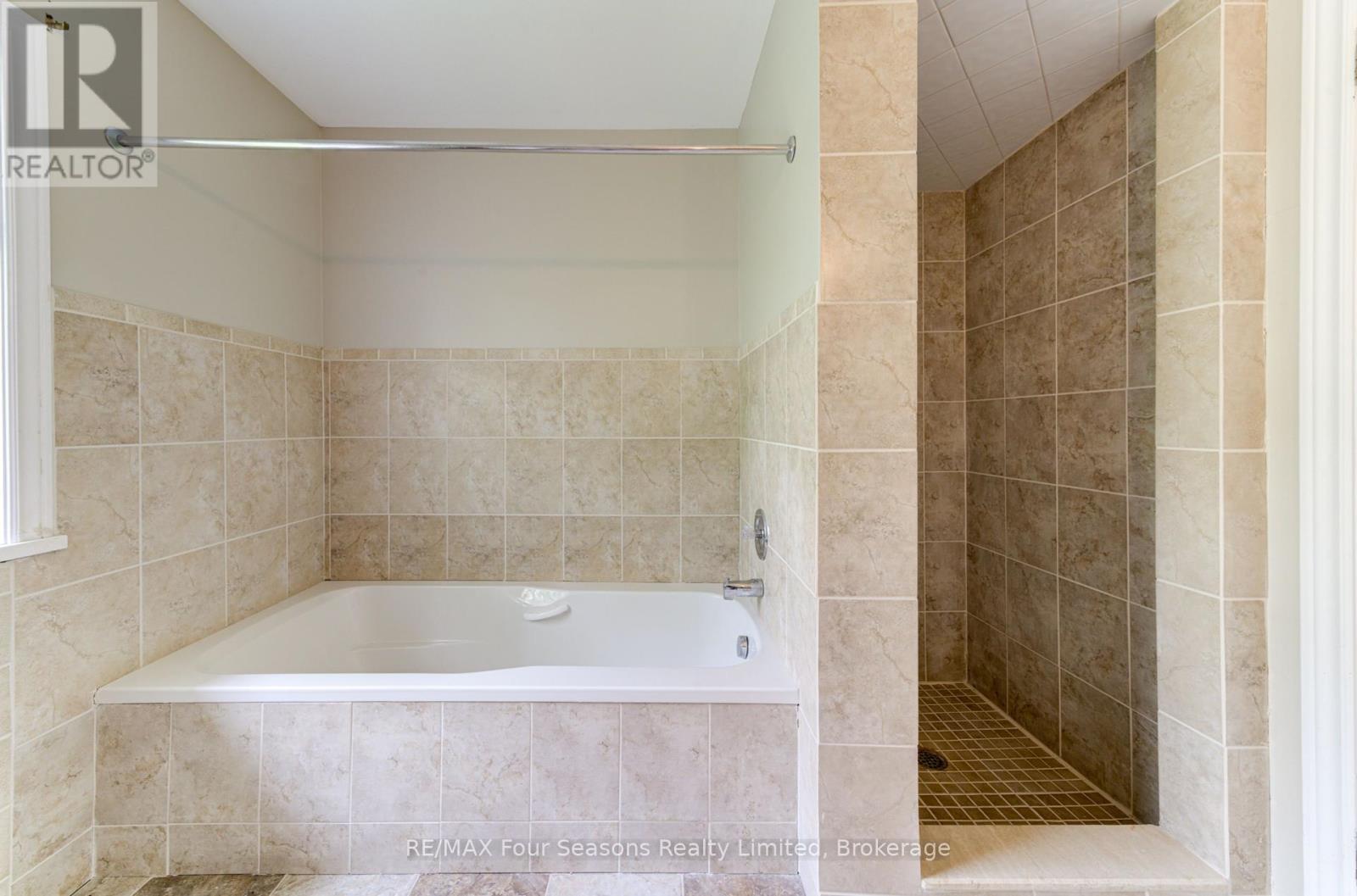 243 River Road E, Wasaga Beach, Ontario  L9Z 2L1 - Photo 30 - S12186595