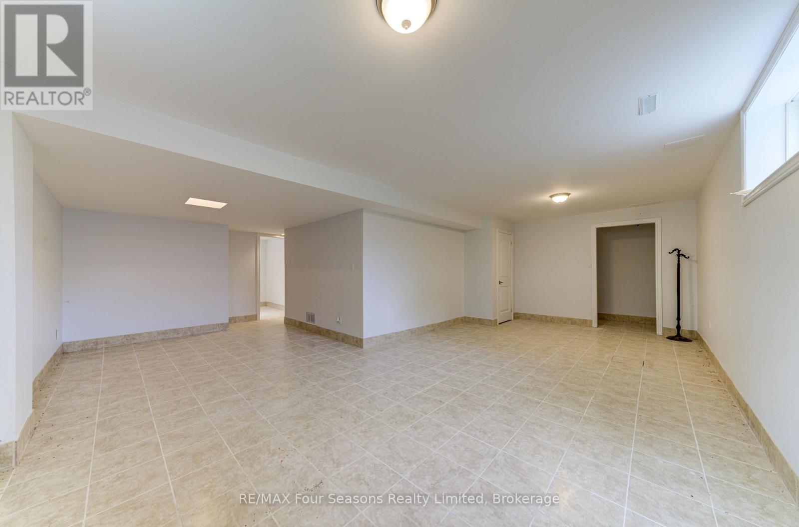 243 River Road E, Wasaga Beach, Ontario  L9Z 2L1 - Photo 33 - S12186595