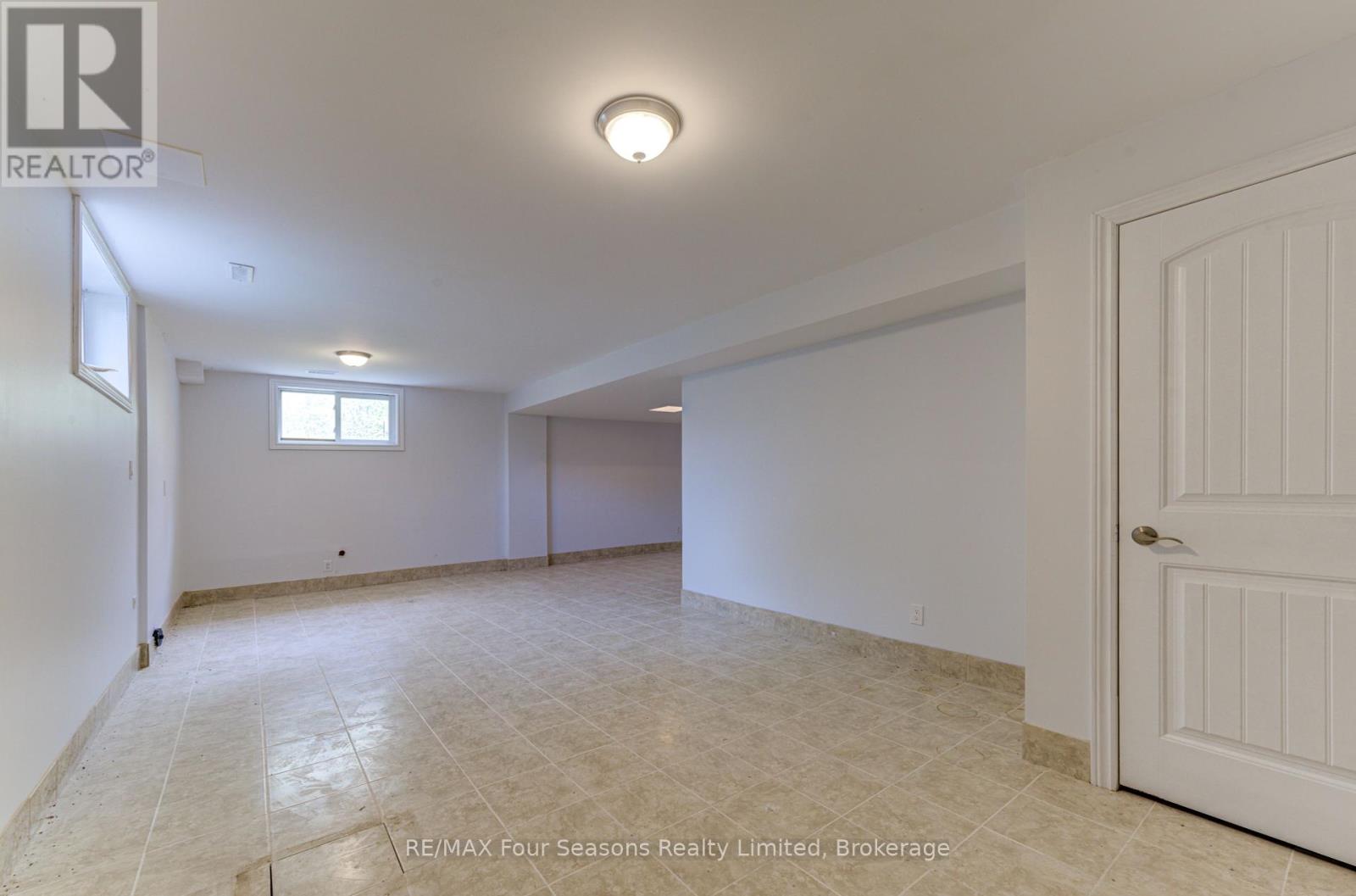243 River Road E, Wasaga Beach, Ontario  L9Z 2L1 - Photo 35 - S12186595
