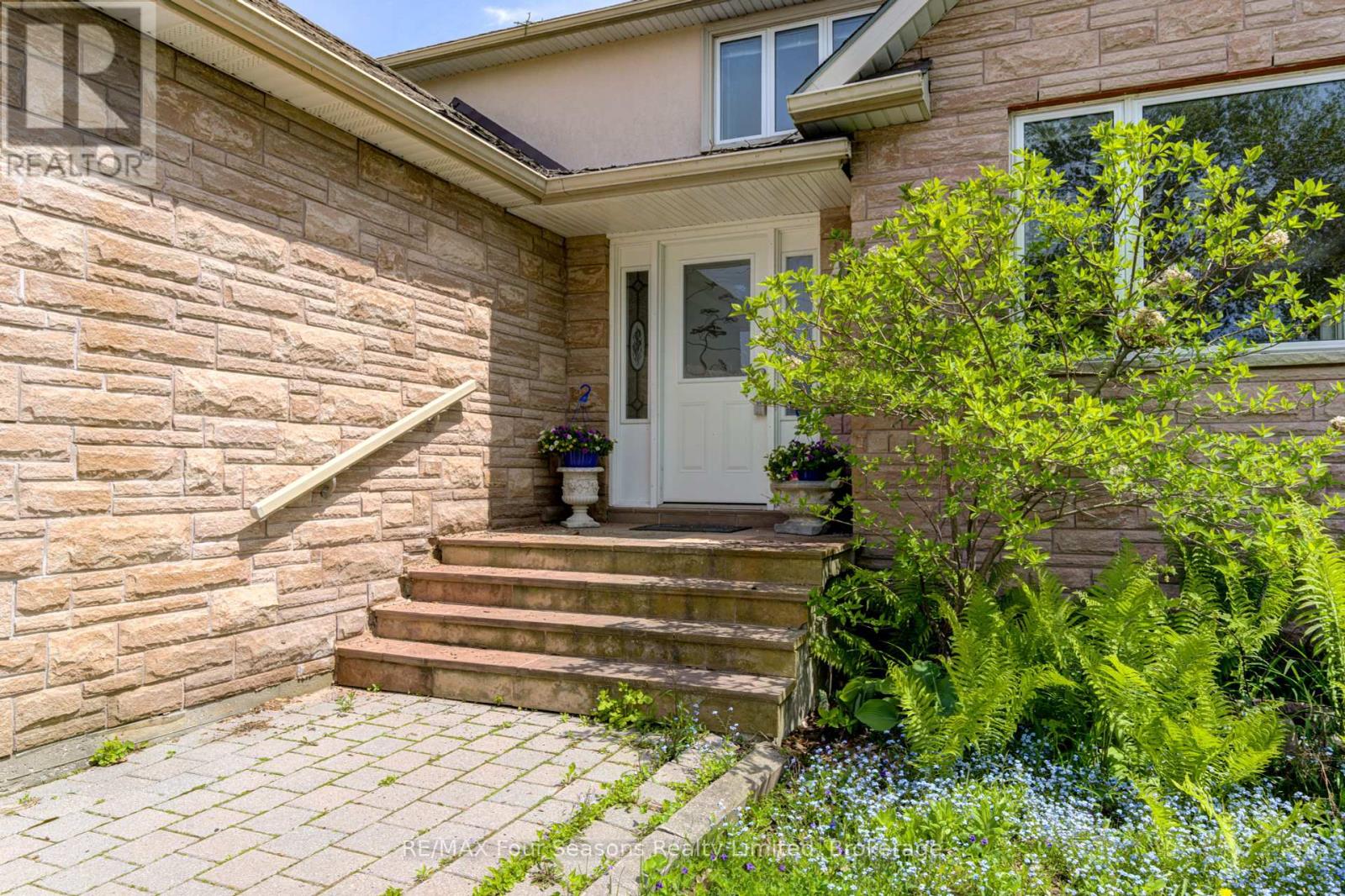 243 River Road E, Wasaga Beach, Ontario  L9Z 2L1 - Photo 4 - S12186595