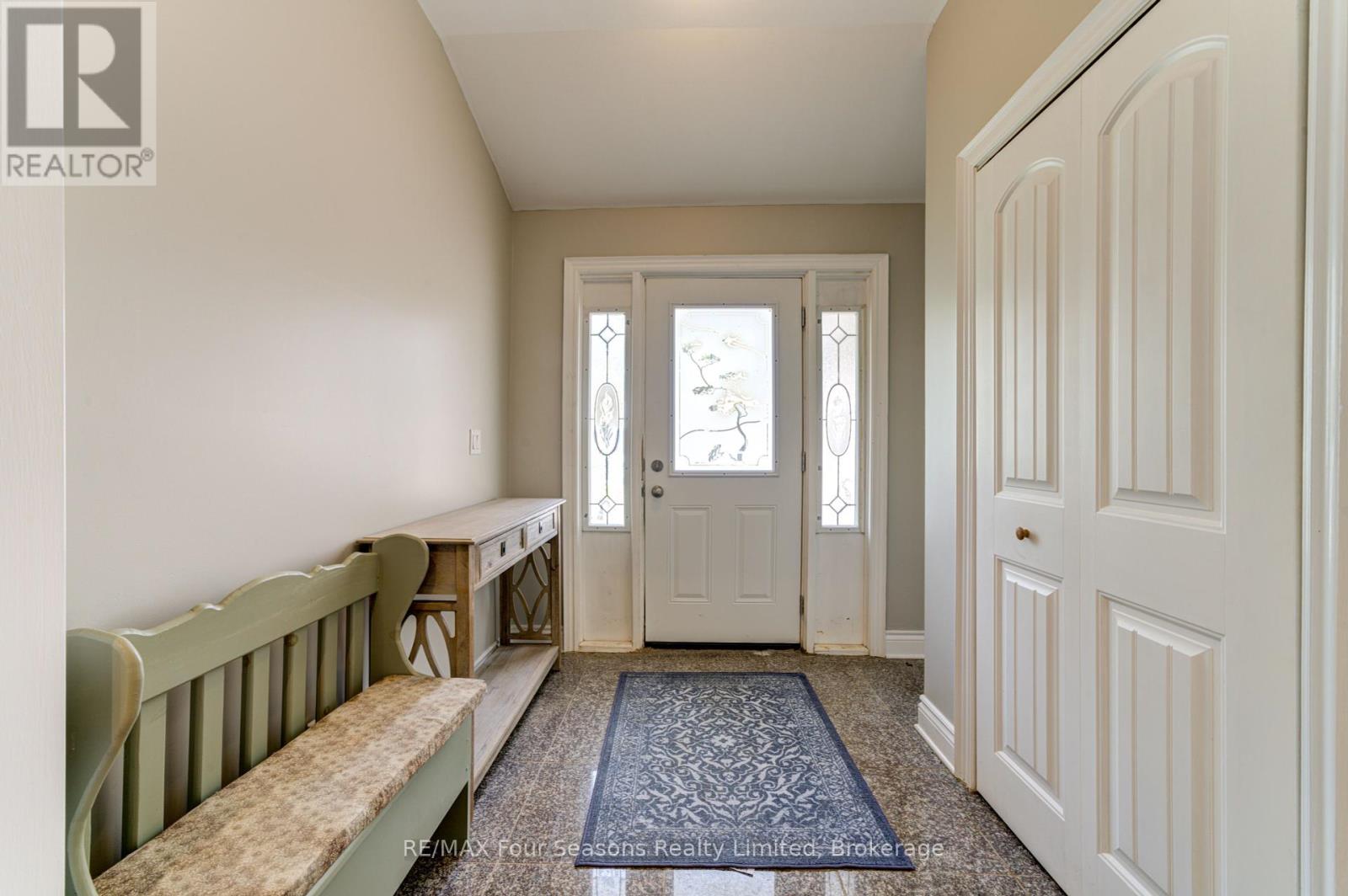 243 River Road E, Wasaga Beach, Ontario  L9Z 2L1 - Photo 5 - S12186595