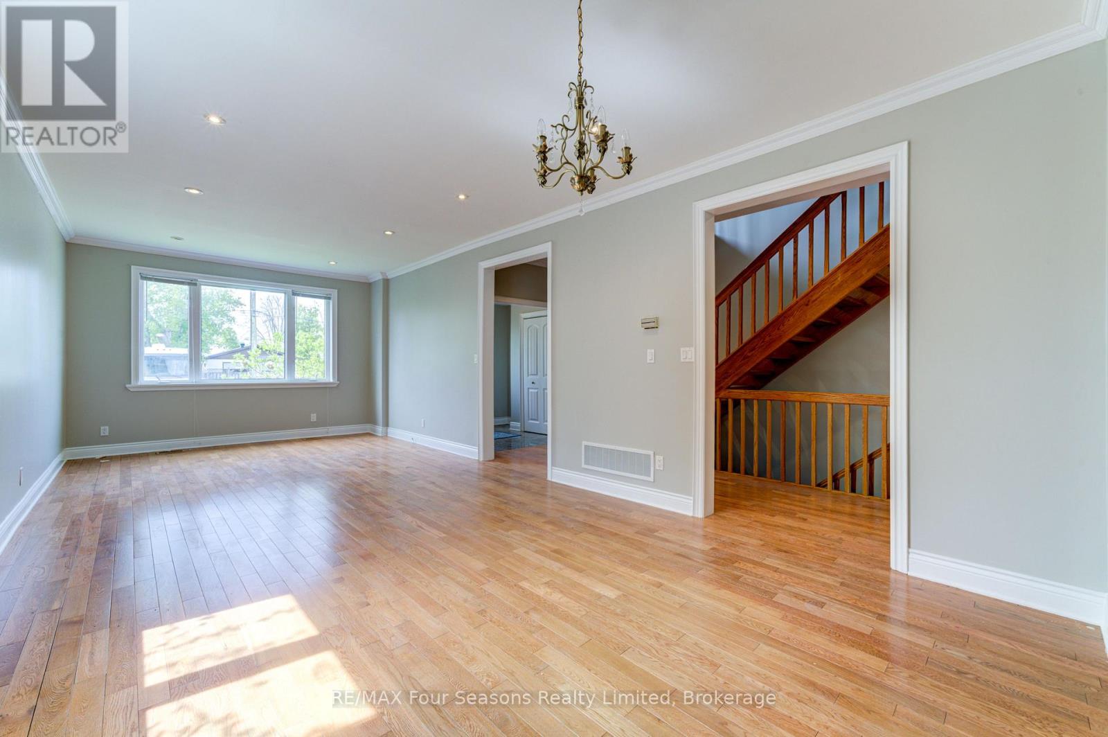 243 River Road E, Wasaga Beach, Ontario  L9Z 2L1 - Photo 7 - S12186595