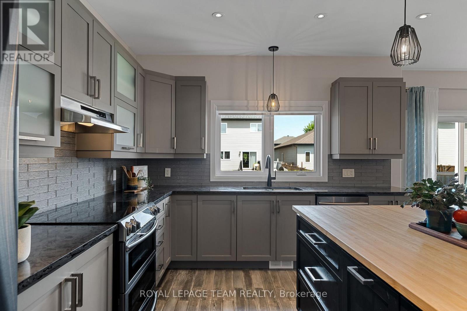 427 Provence Avenue E, Russell, Ontario  K0A 1W0 - Photo 19 - X12186614