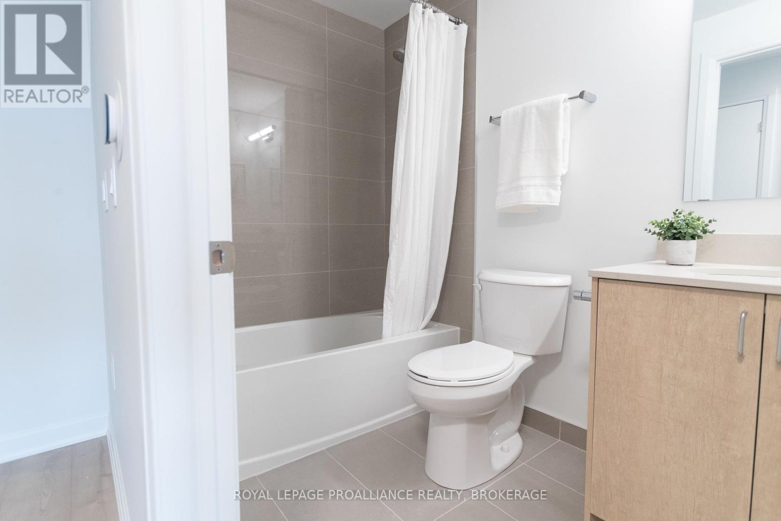 913 - 223 Princess Street, Kingston, Ontario  K7L 1B3 - Photo 13 - X12151073
