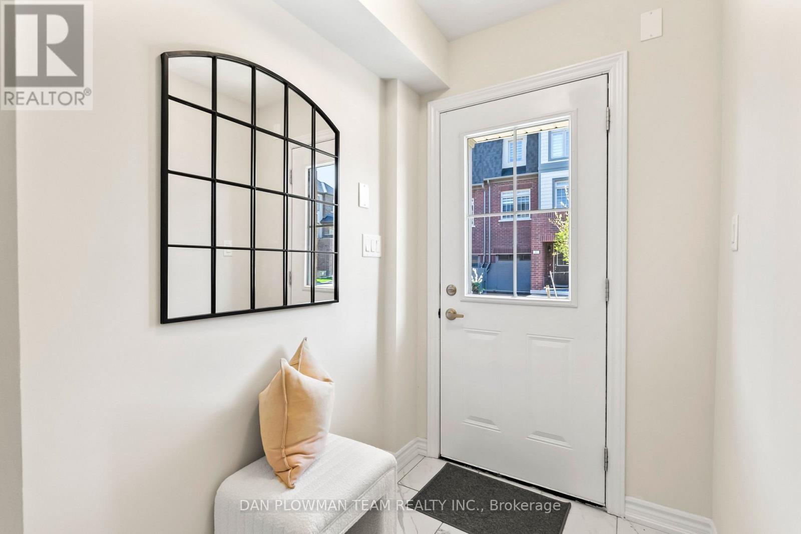 6 Malone Lane, Clarington (Courtice), Ontario  L1E 0H8 - Photo 4 - E12186592