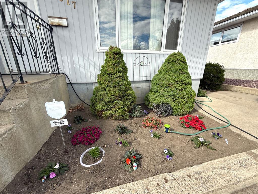 Property at 1617 13 Avenue N image 3