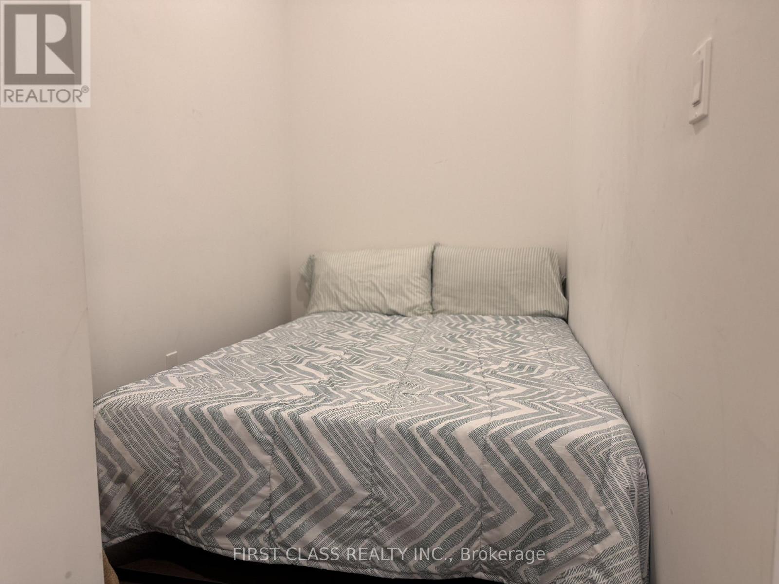 403 - 1 Cardiff Road, Toronto, Ontario  M4P 2N6 - Photo 4 - C12126297