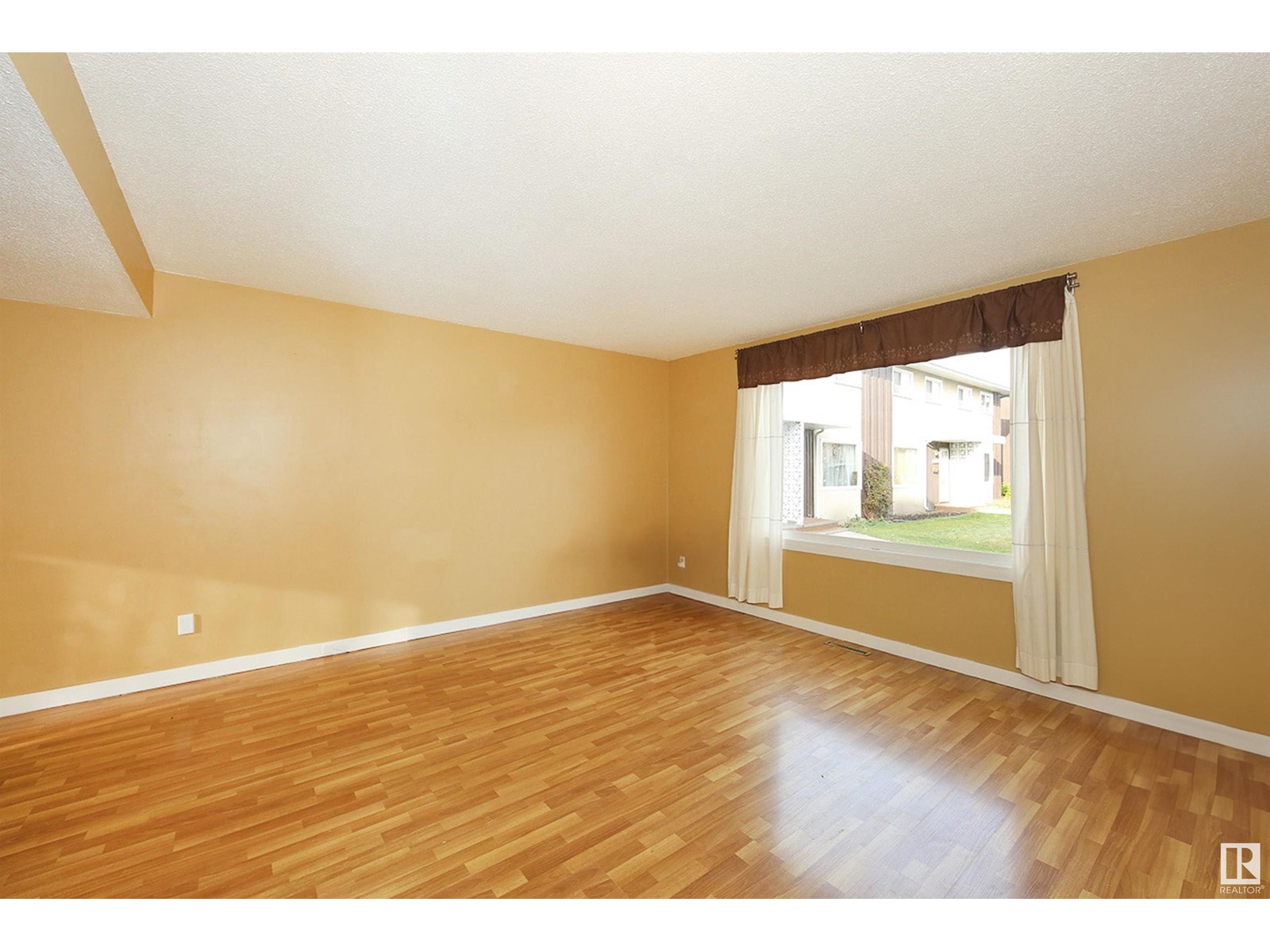 10453 58 Av Nw, Edmonton, Alberta  T6H 1B8 - Photo 4 - E4439692