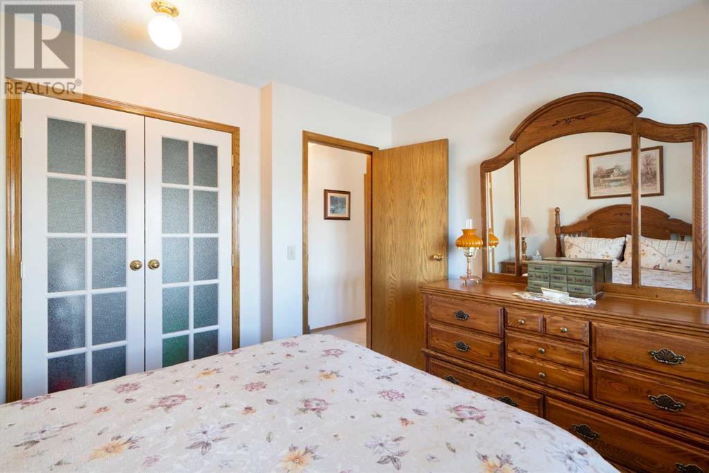 1377 Shawnee Road Sw, Calgary, Alberta  T2Y 2T1 - Photo 18 - A2214331