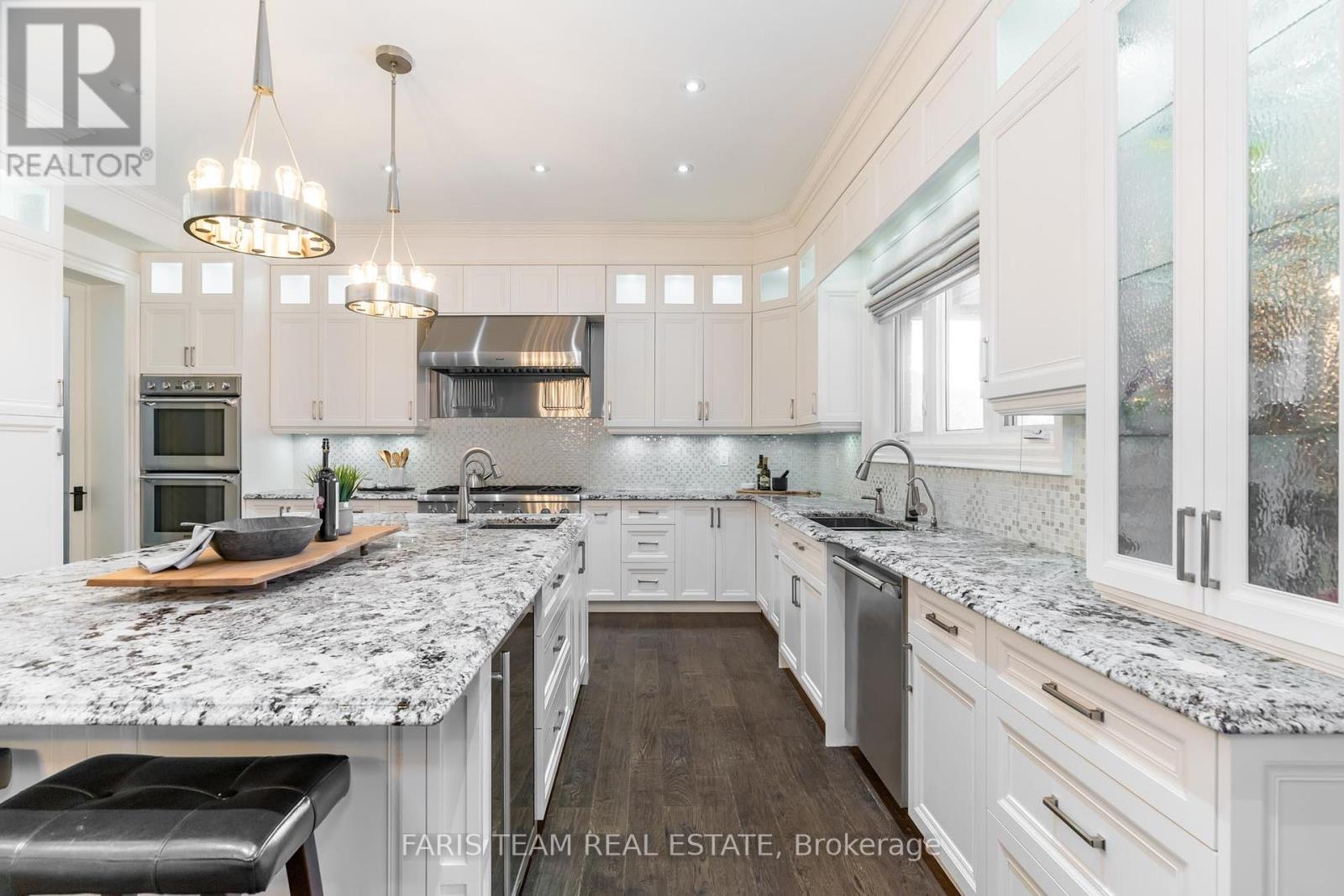 158 Dale Crescent, Bradford West Gwillimbury, Ontario  L0L 1L0 - Photo 5 - N12186599
