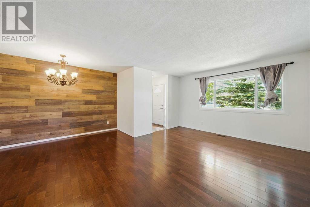 Property at 818 Madeira Drive NE image 5
