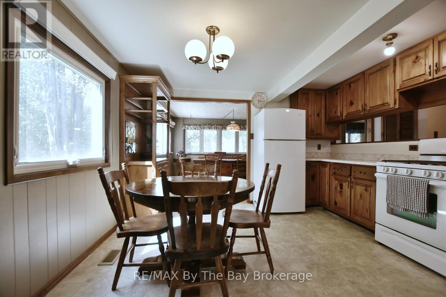 15 Sylvan Avenue, Wasaga Beach, Ontario  L9Z 1T3 - Photo 11 - S12153028