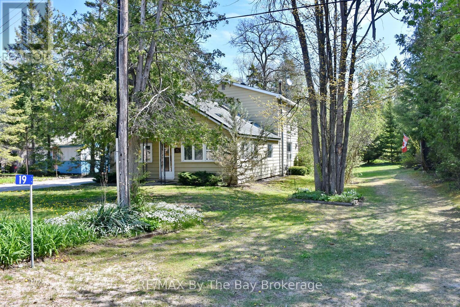 15 Sylvan Avenue, Wasaga Beach, Ontario  L9Z 1T3 - Photo 6 - S12153028