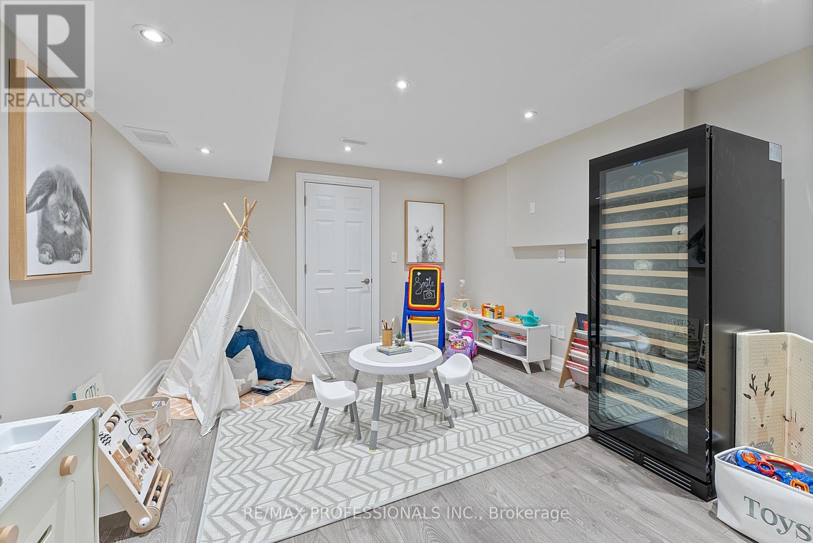 22 Brussels Street, Toronto (Stonegate-Queensway), Ontario  M8Y 1H3 - Photo 45 - W12186571