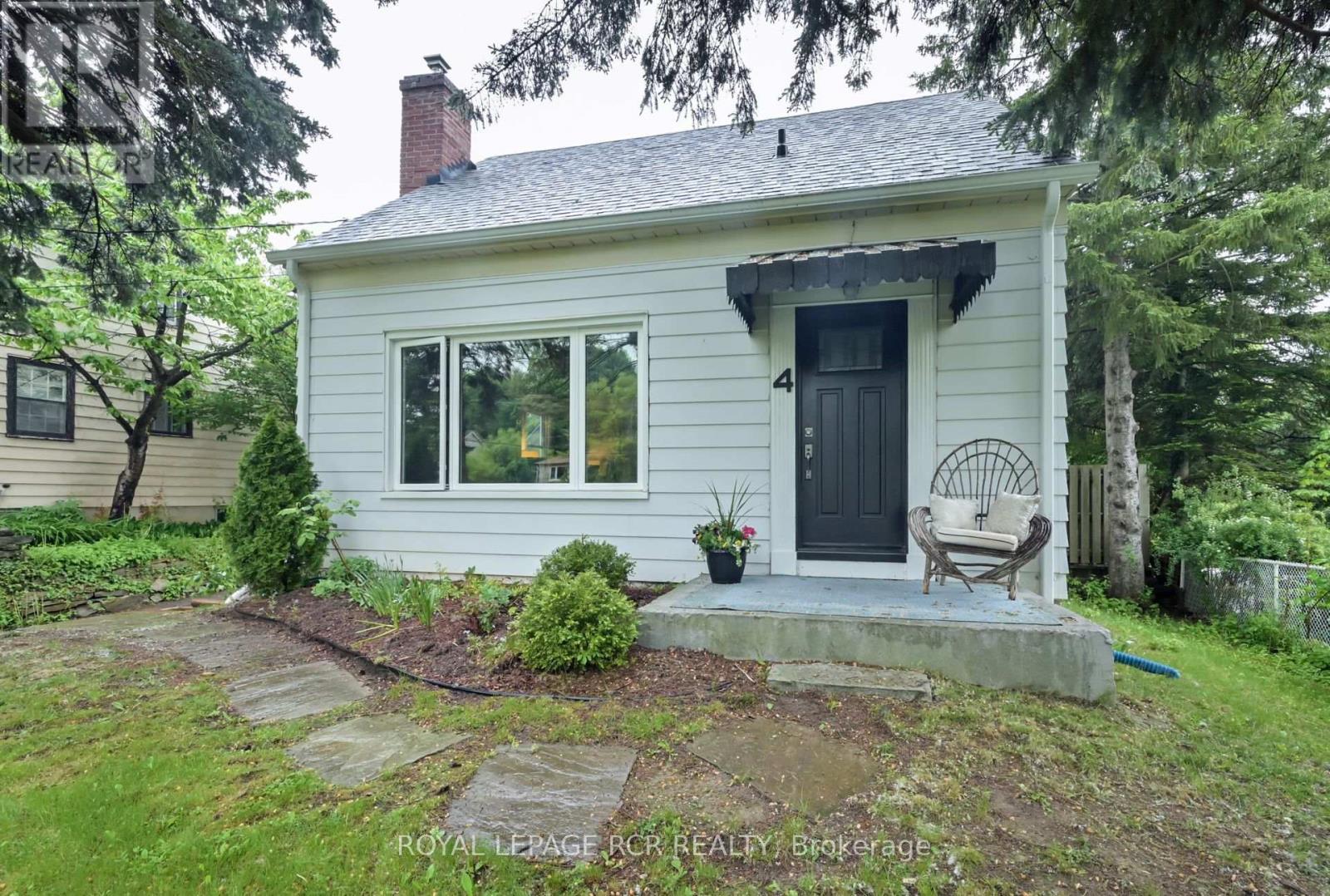 4 John Street, Halton Hills, Ontario  L7G 2J7 - Photo 2 - W12186574