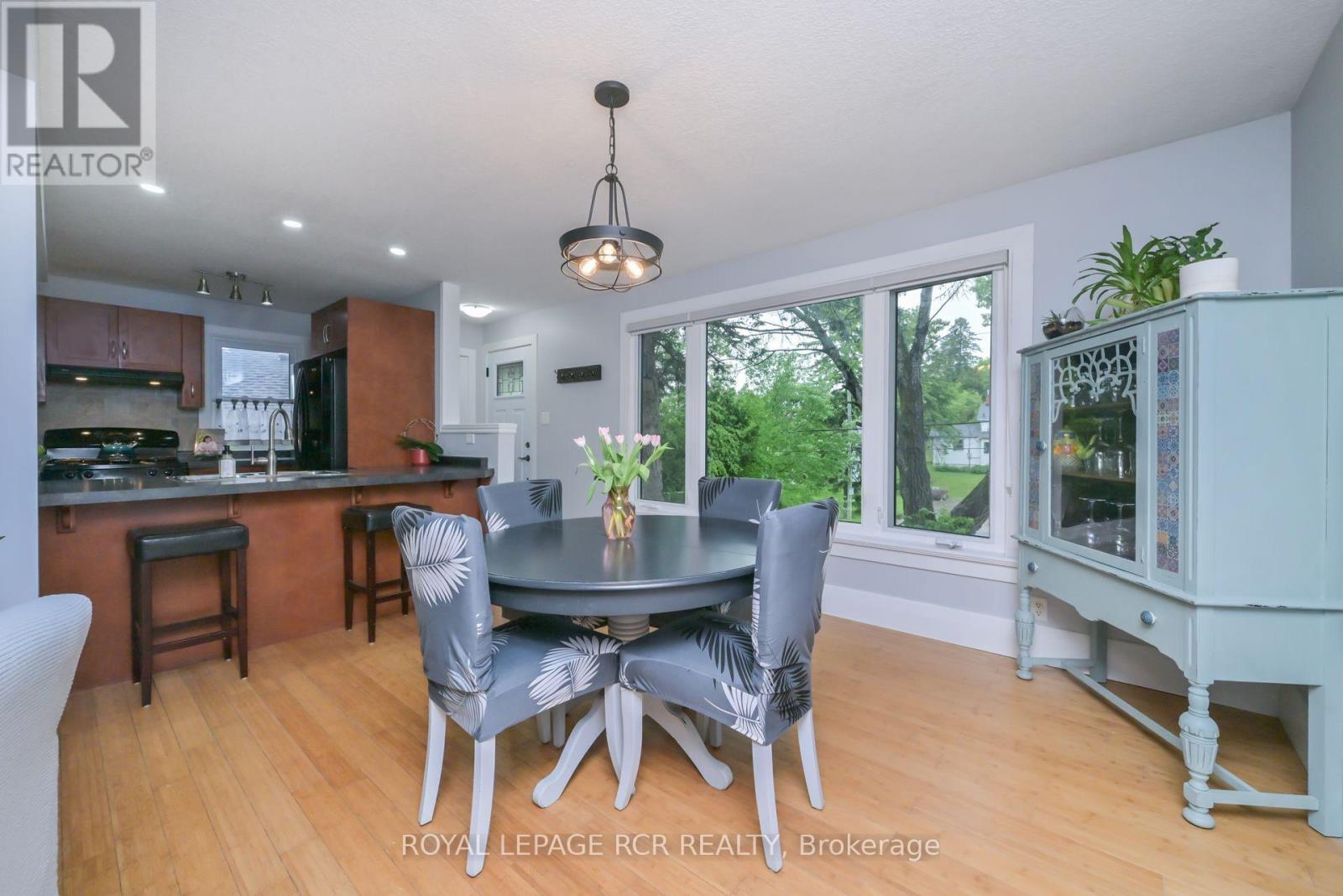 4 John Street, Halton Hills, Ontario  L7G 2J7 - Photo 5 - W12186574