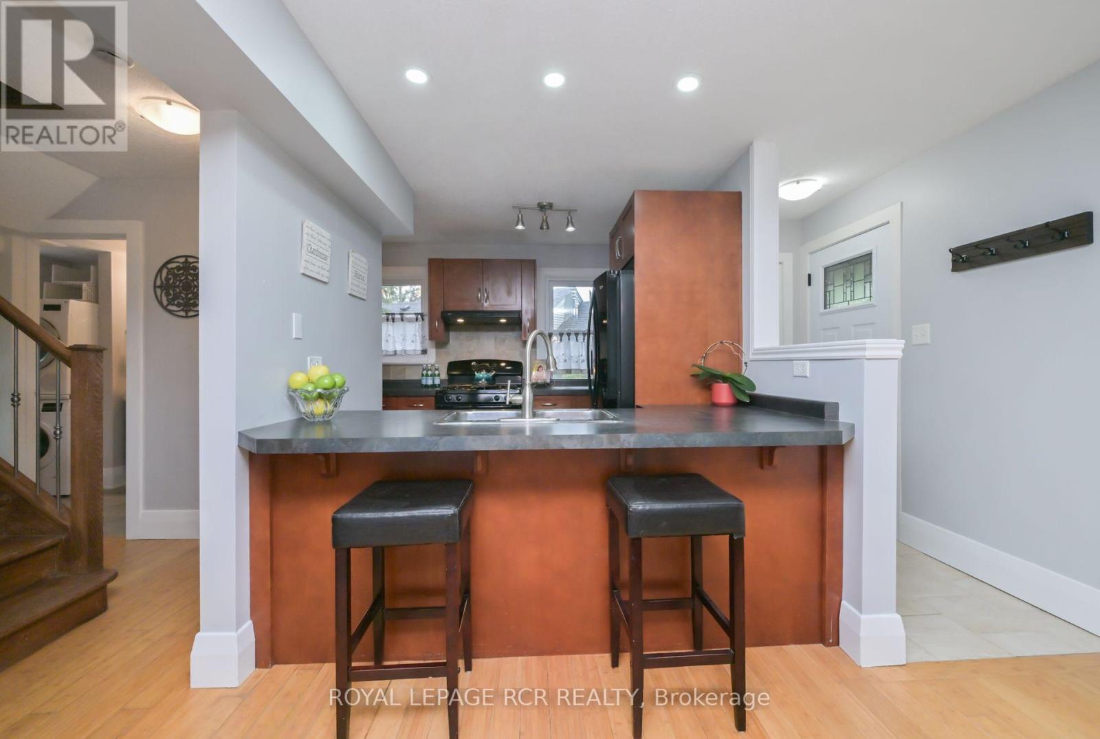 4 John Street, Halton Hills (Georgetown), Ontario  L7G 2J7 - Photo 7 - W12186574