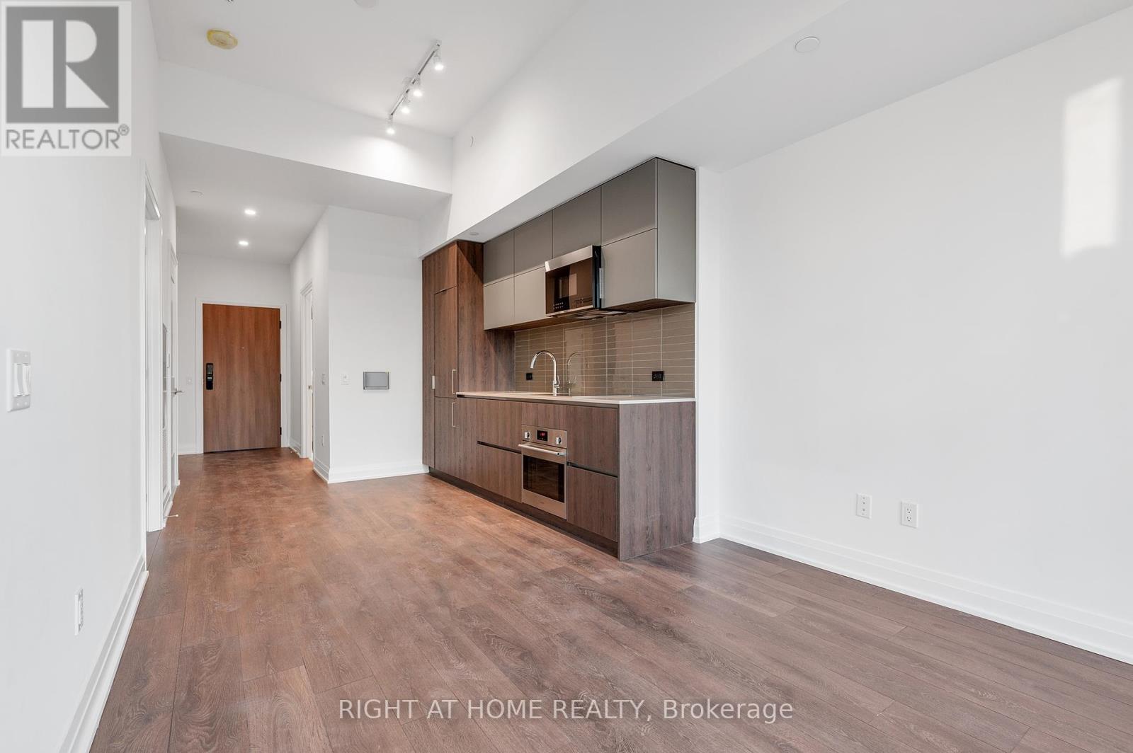 715 - 21 Park Street E, Mississauga, Ontario  L5G 1L7 - Photo 7 - W12186586