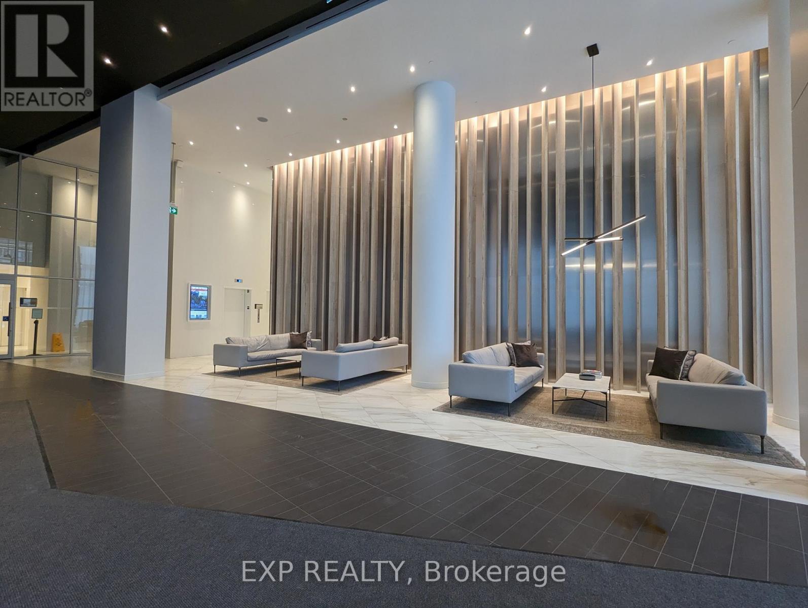 811 - 3900 Confederation Parkway, Mississauga (City Centre), Ontario  L5B 0M3 - Photo 2 - W12186587