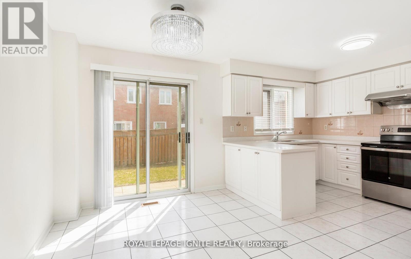 294 Morningmist Street, Brampton, Ontario  L6R 2B9 - Photo 15 - W12186594
