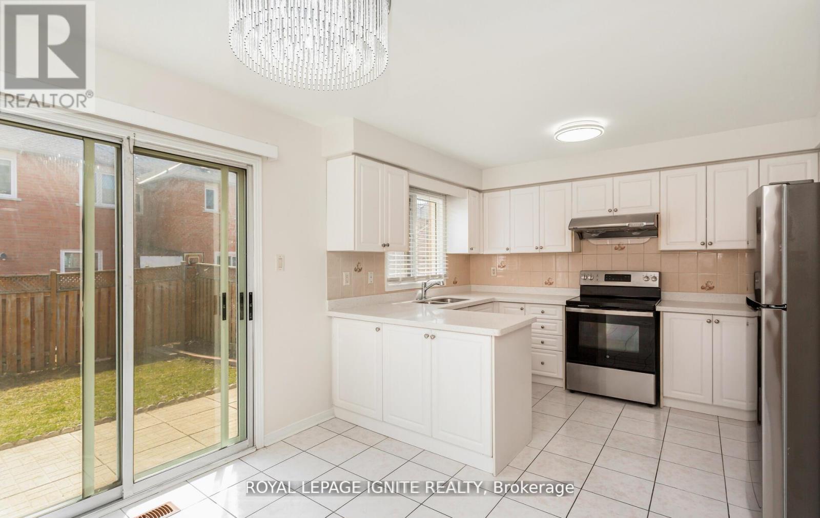 294 Morningmist Street, Brampton, Ontario  L6R 2B9 - Photo 17 - W12186594