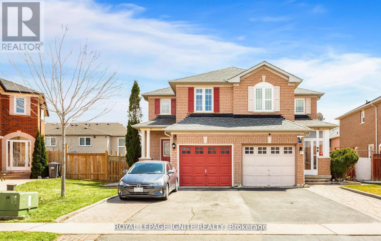 294 Morningmist Street, Brampton, Ontario  L6R 2B9 - Photo 2 - W12186594