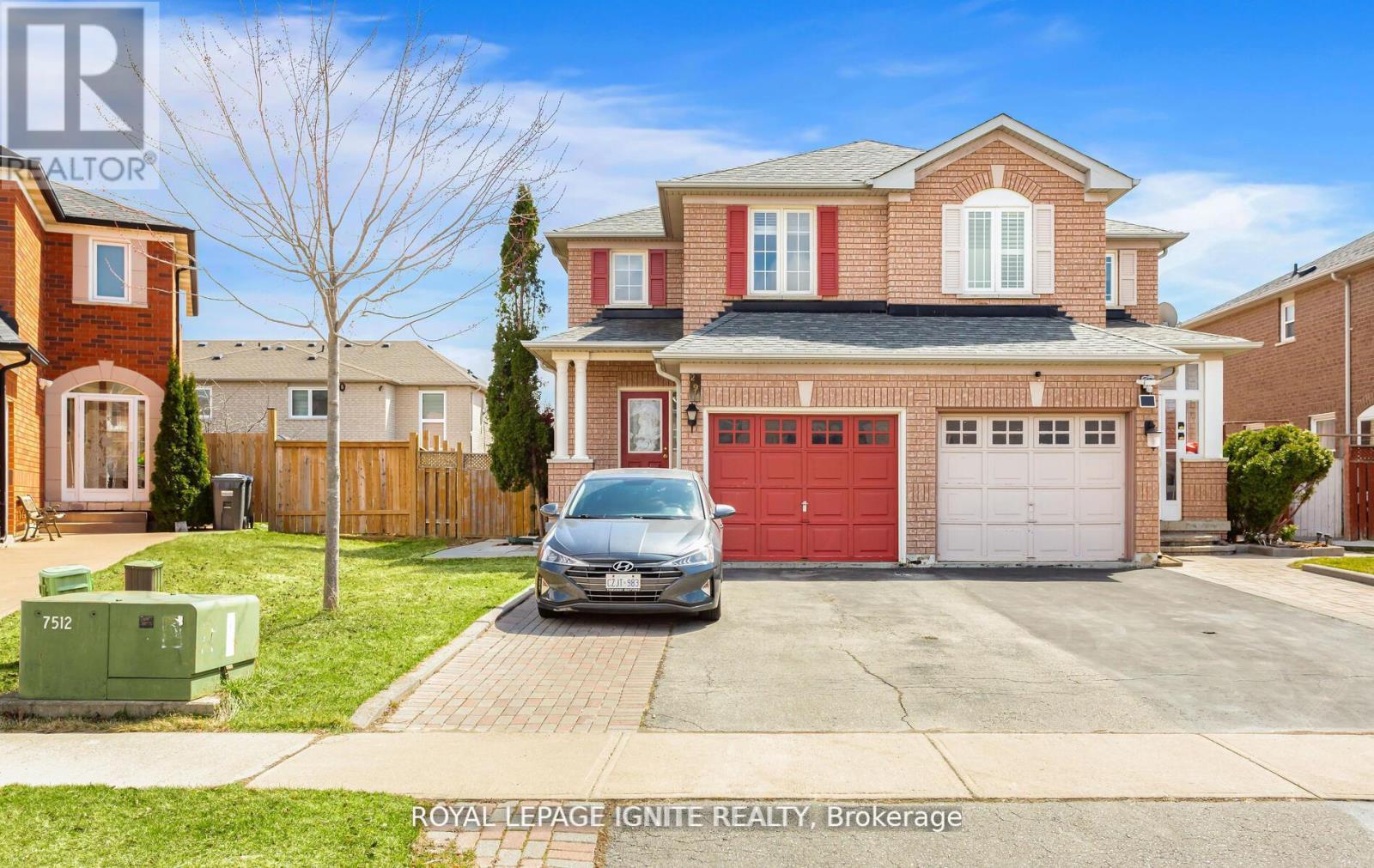 294 Morningmist Street, Brampton, Ontario  L6R 2B9 - Photo 3 - W12186594