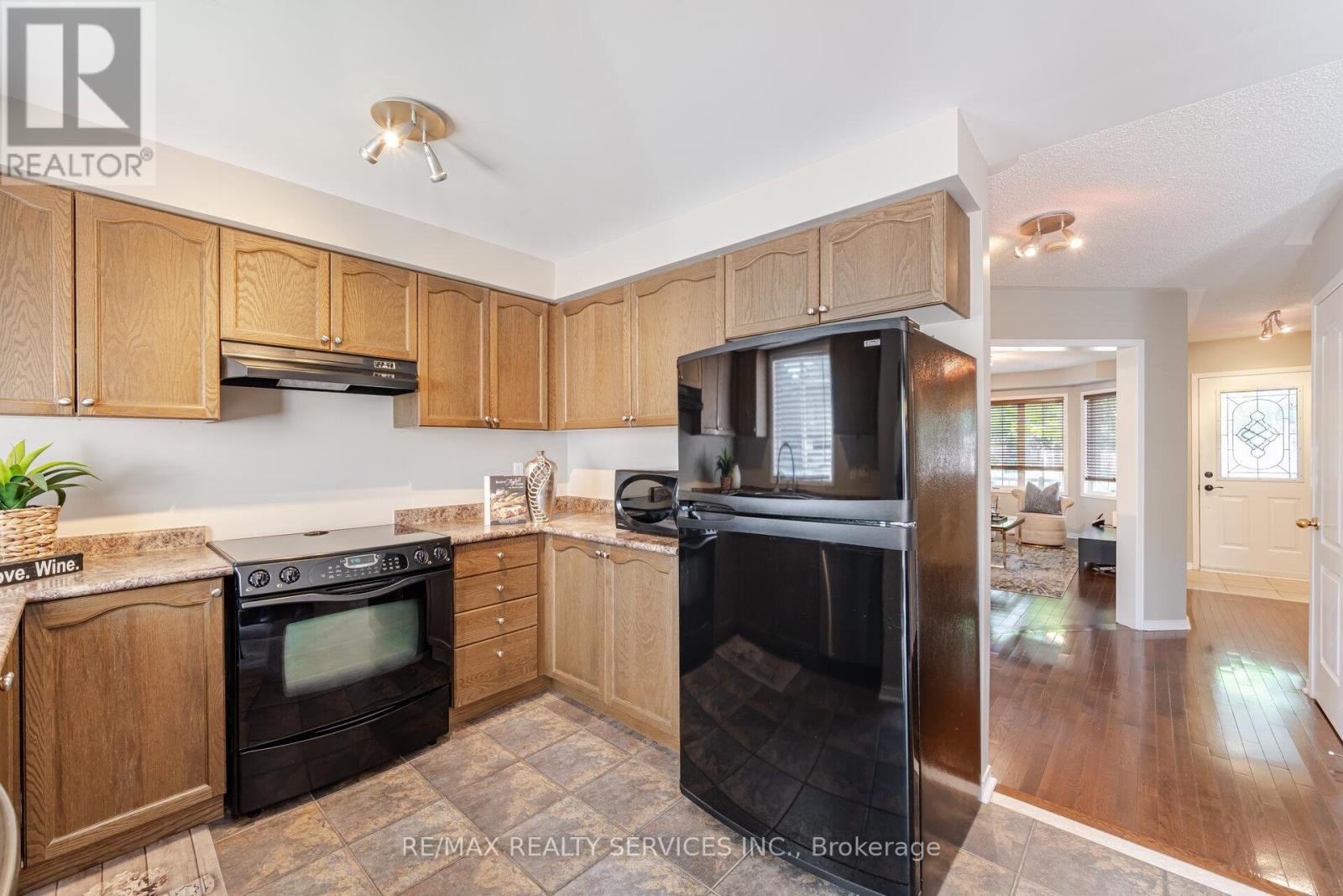20 Topiary Lane, Brampton, Ontario  L7A 2K6 - Photo 10 - W12186612