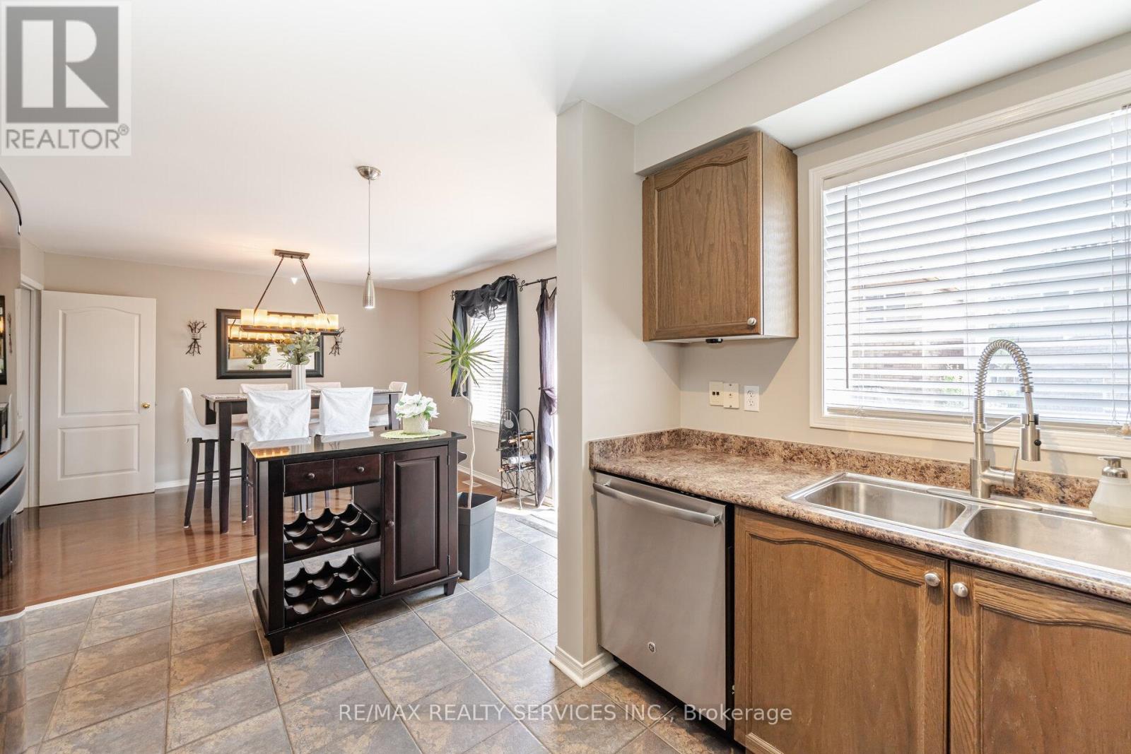 20 Topiary Lane, Brampton, Ontario  L7A 2K6 - Photo 13 - W12186612
