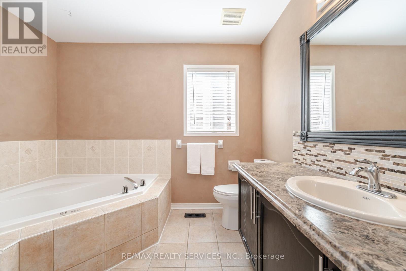 20 Topiary Lane, Brampton, Ontario  L7A 2K6 - Photo 27 - W12186612