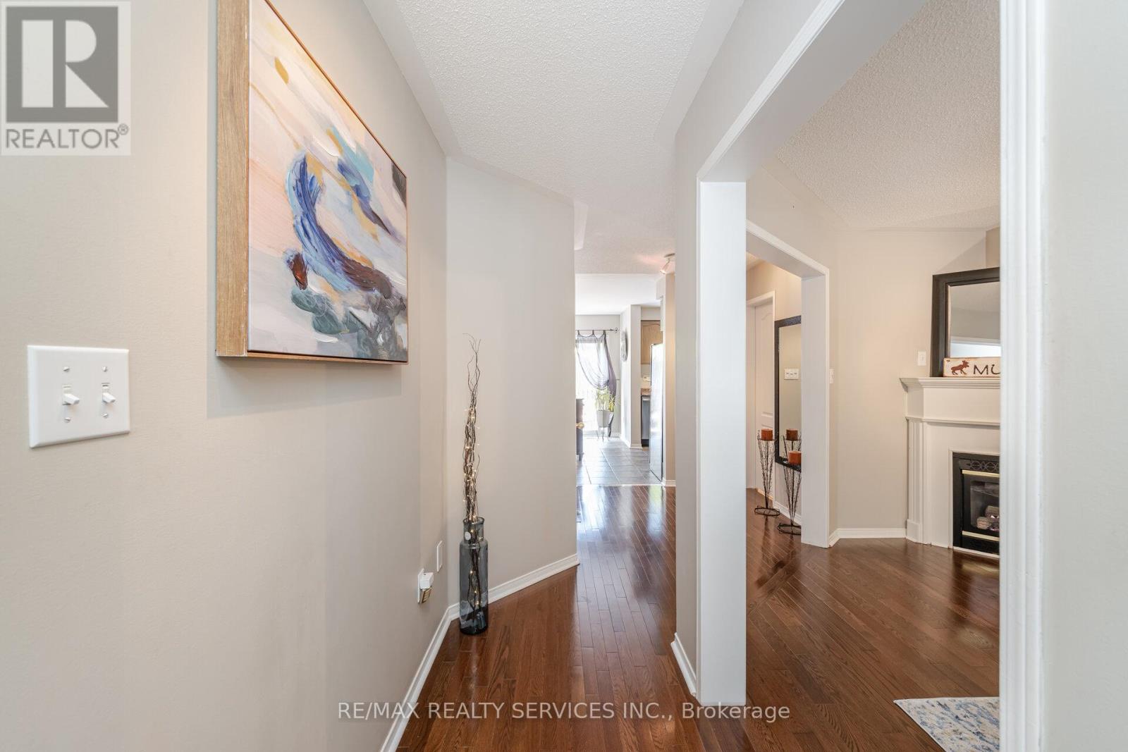 20 Topiary Lane, Brampton, Ontario  L7A 2K6 - Photo 6 - W12186612