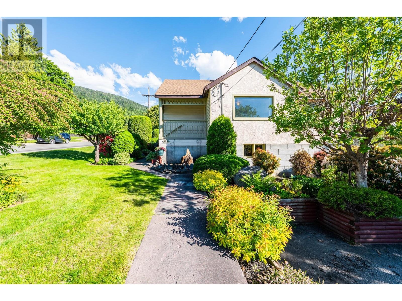 324 Houston Street, Nelson, British Columbia  V1L 5H4 - Photo 1 - 10350053