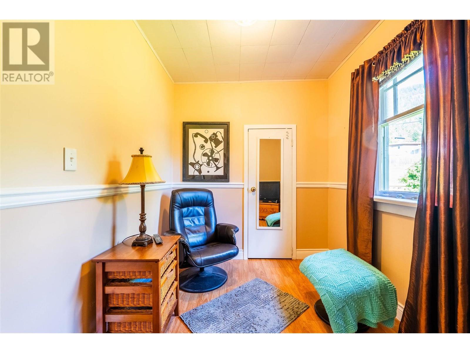 324 Houston Street, Nelson, British Columbia  V1L 5H4 - Photo 10 - 10350053