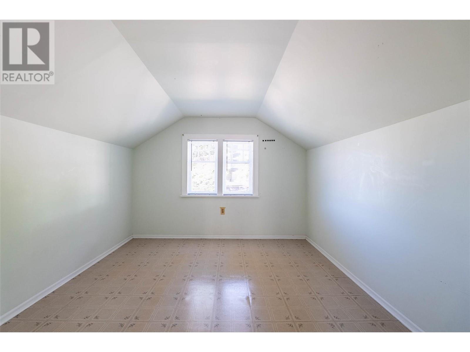 324 Houston Street, Nelson, British Columbia  V1L 5H4 - Photo 16 - 10350053