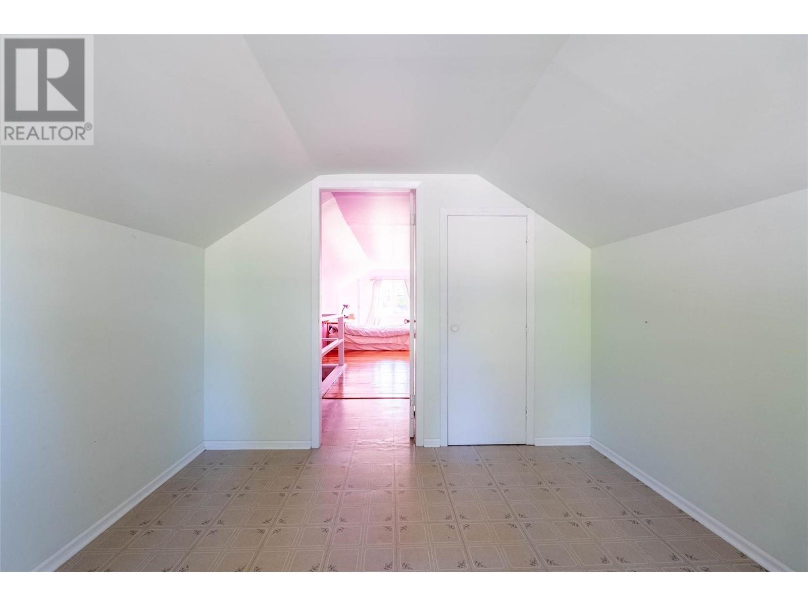 324 Houston Street, Nelson, British Columbia  V1L 5H4 - Photo 17 - 10350053
