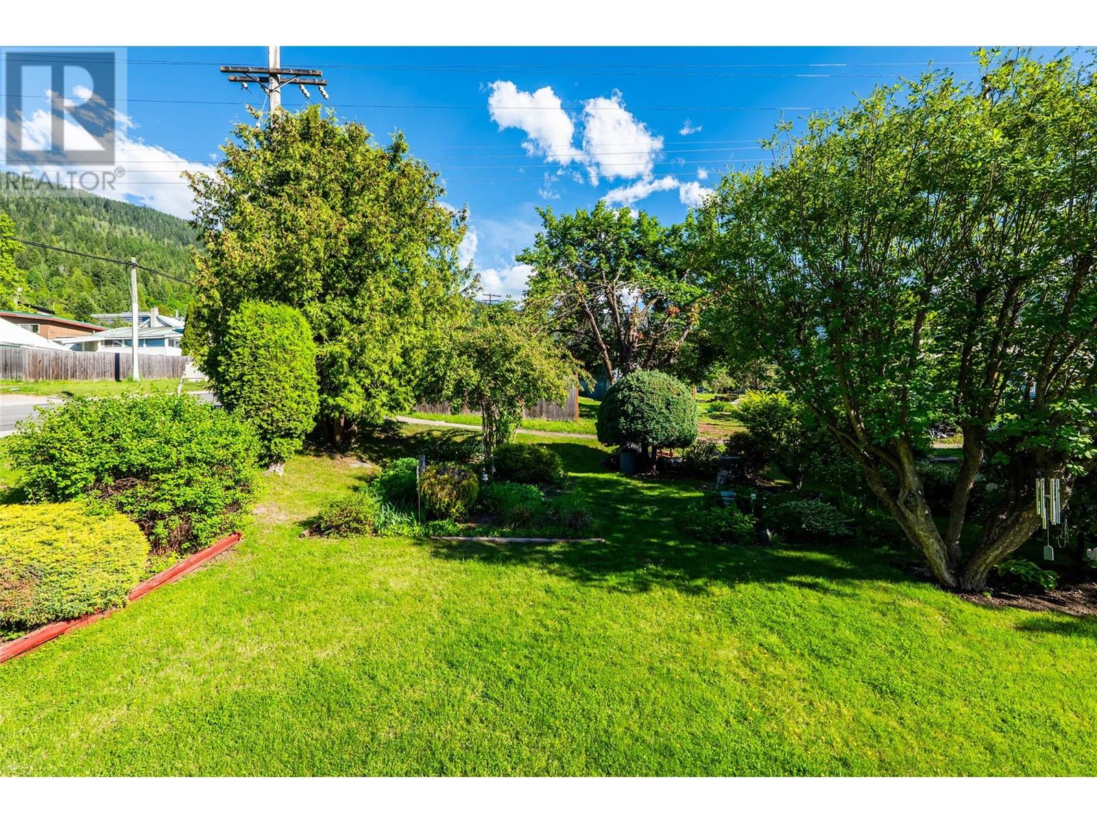324 Houston Street, Nelson, British Columbia  V1L 5H4 - Photo 21 - 10350053