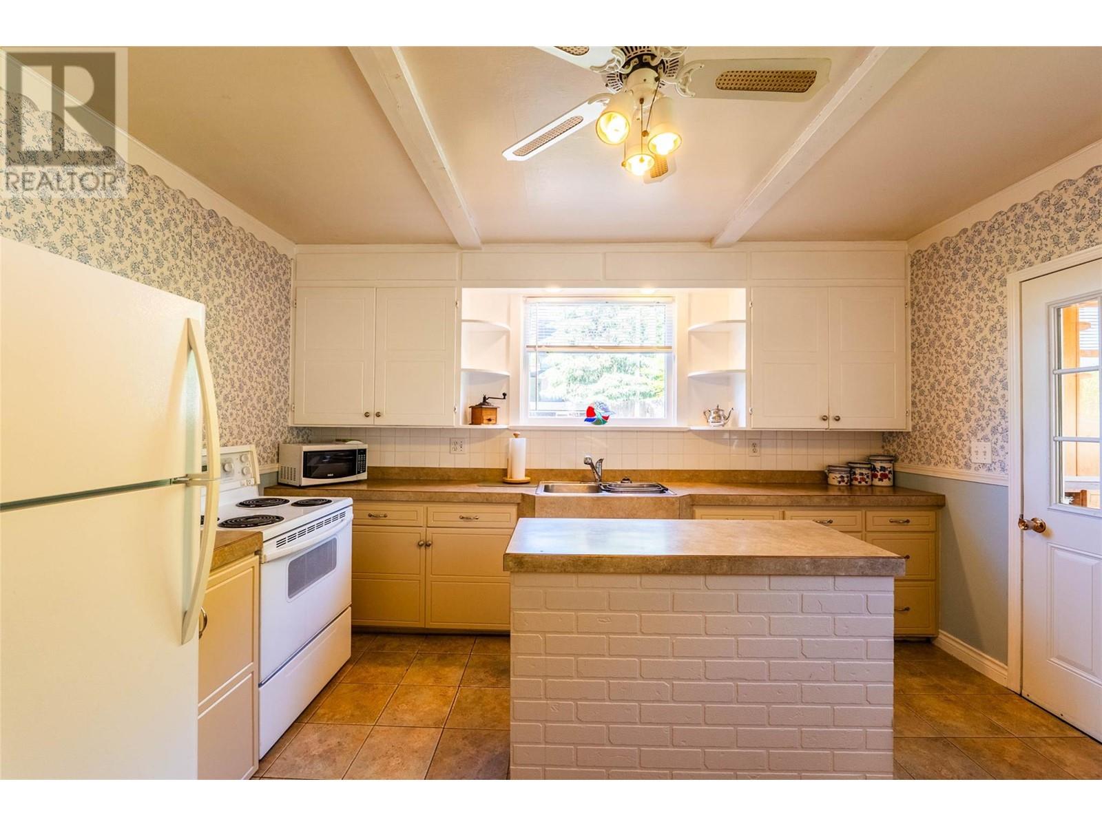 324 Houston Street, Nelson, British Columbia  V1L 5H4 - Photo 28 - 10350053