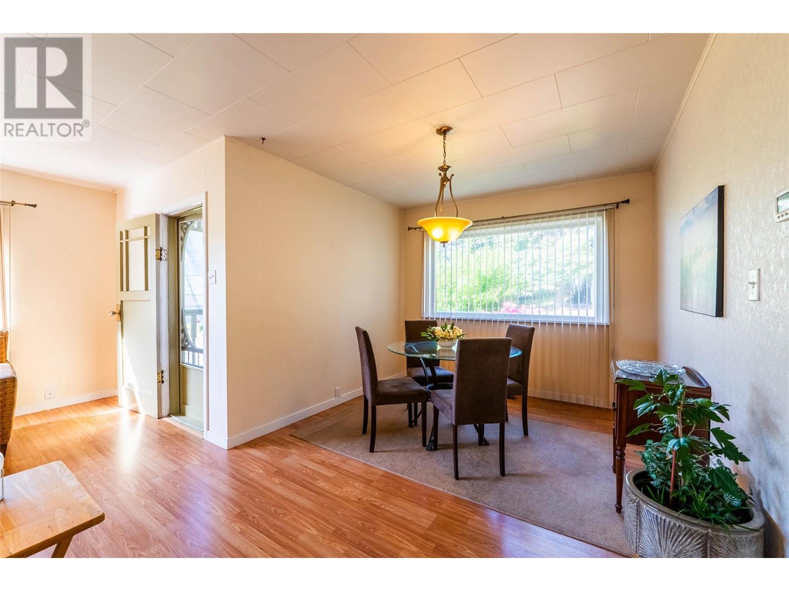 324 Houston Street, Nelson, British Columbia  V1L 5H4 - Photo 4 - 10350053