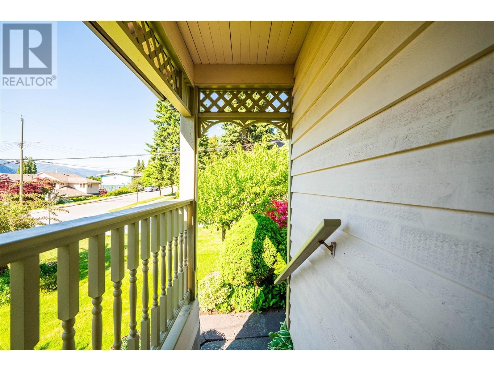 324 Houston Street, Nelson, British Columbia  V1L 5H4 - Photo 60 - 10350053
