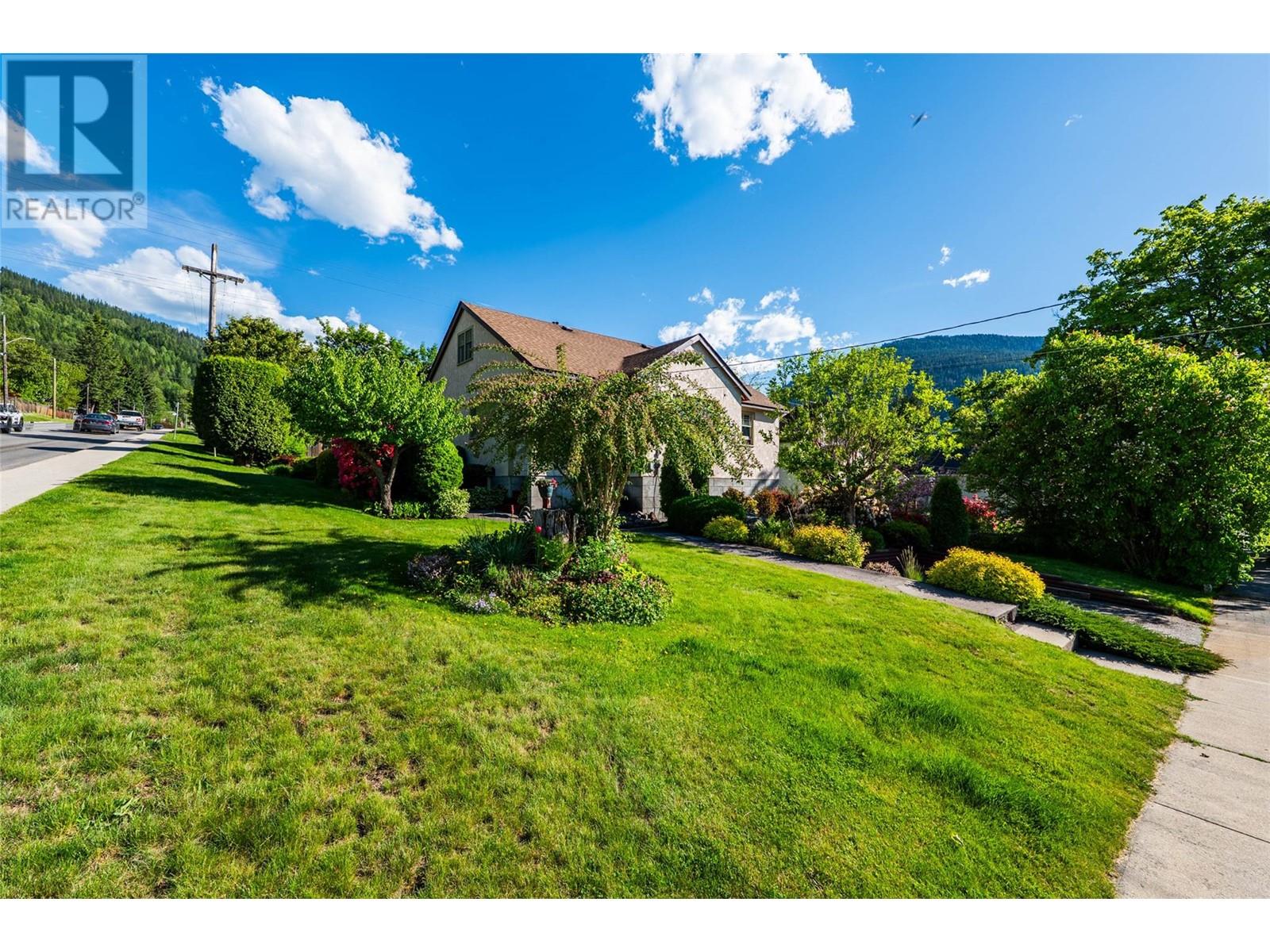 324 Houston Street, Nelson, British Columbia  V1L 5H4 - Photo 66 - 10350053