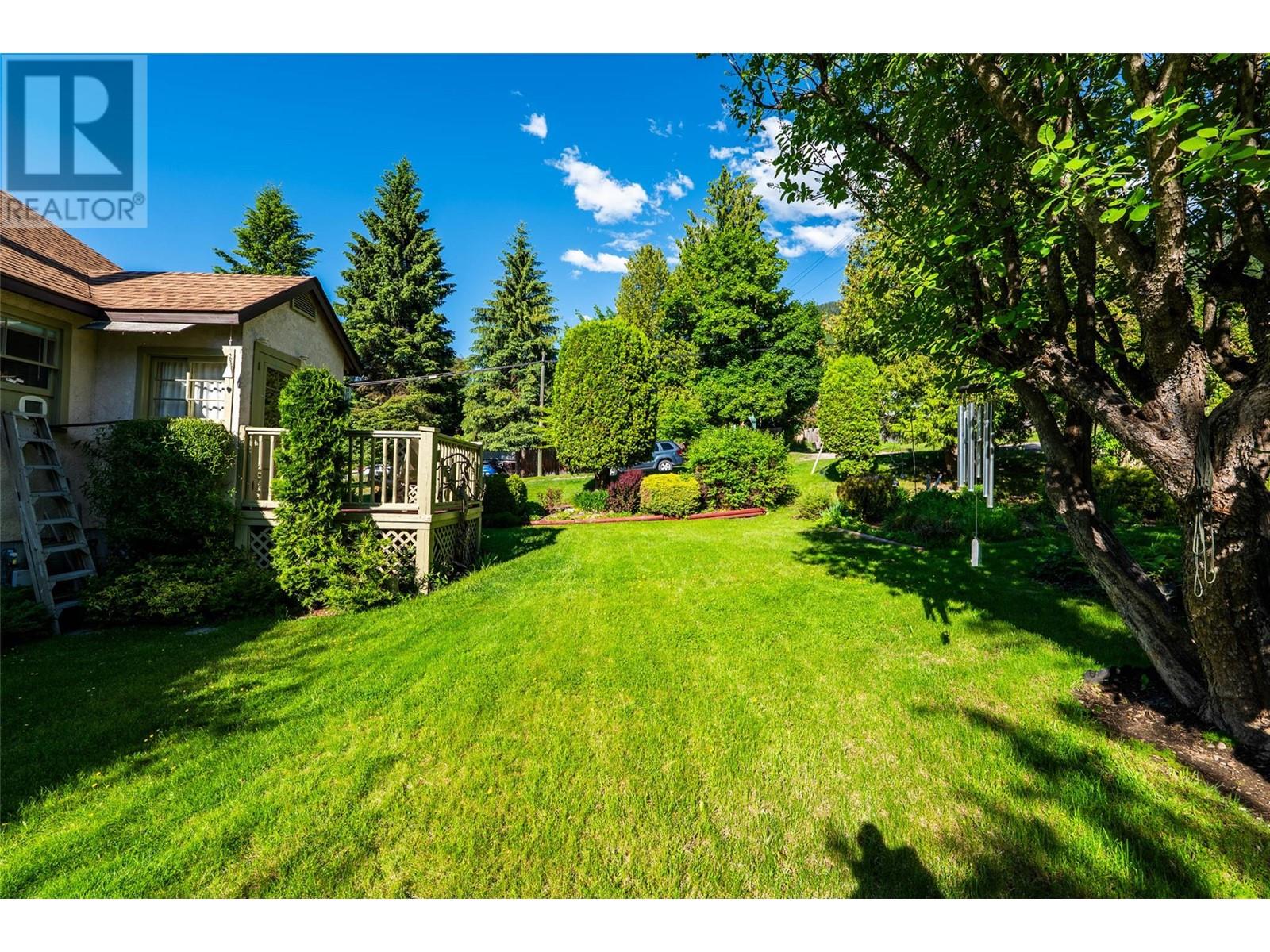 324 Houston Street, Nelson, British Columbia  V1L 5H4 - Photo 68 - 10350053