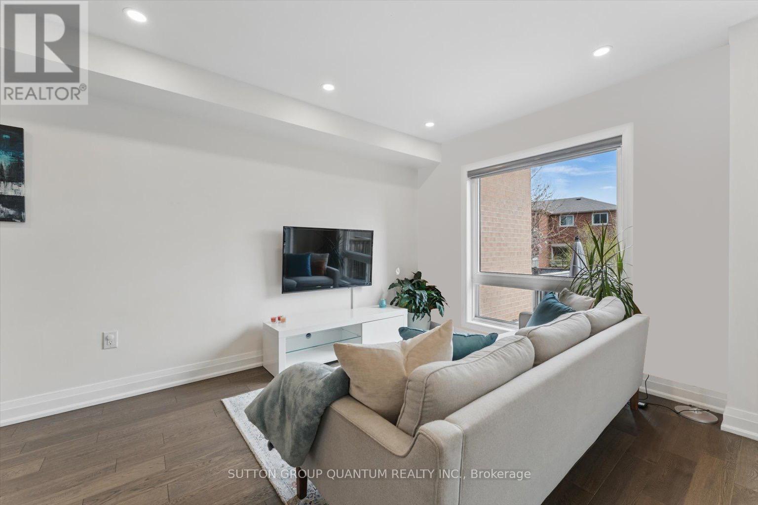 391 Kittridge Road, Oakville, Ontario  L6H 7K6 - Photo 6 - W12182197