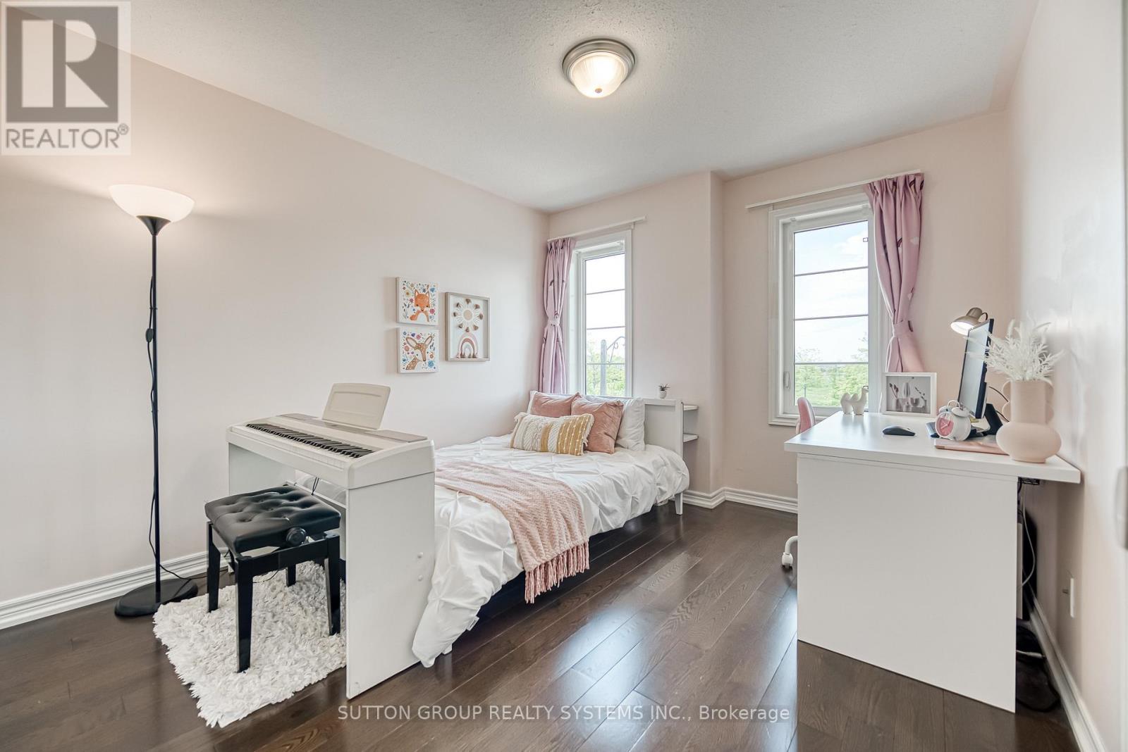 3059 Isaac Avenue, Oakville, Ontario  L6M 0S7 - Photo 33 - W12186126