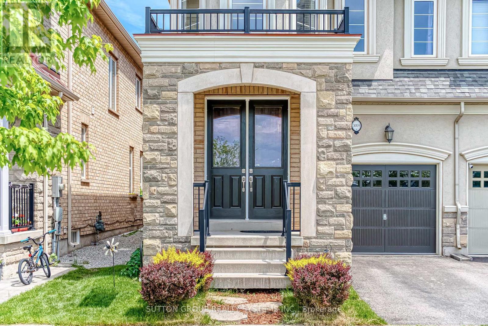 3059 Isaac Avenue, Oakville, Ontario  L6M 0S7 - Photo 3 - W12186126