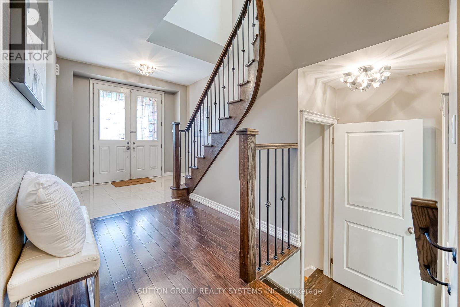 3059 Isaac Avenue, Oakville, Ontario  L6M 0S7 - Photo 36 - W12186126