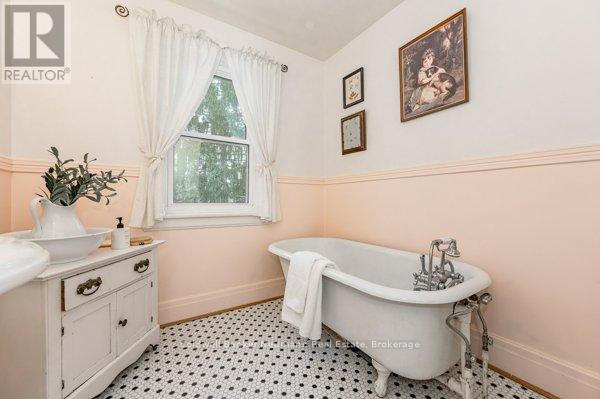16 Mitchell Street, Guelph, Ontario  N1E 4J1 - Photo 36 - X12179264